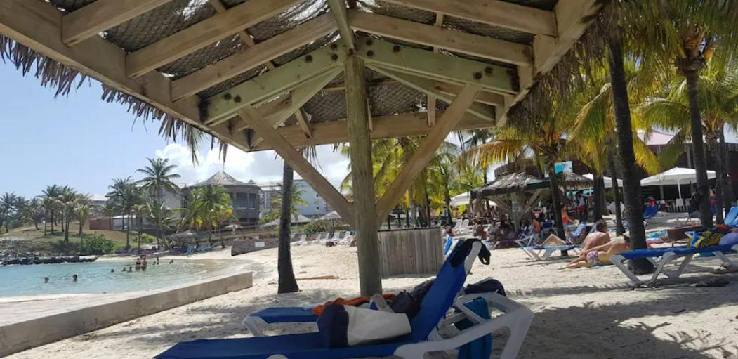 Romantique Et Bel Appartement En Bord De La Mer, Piscine Surveillee Et Belle Plage A 50M サン・フランソワ エクステリア 写真